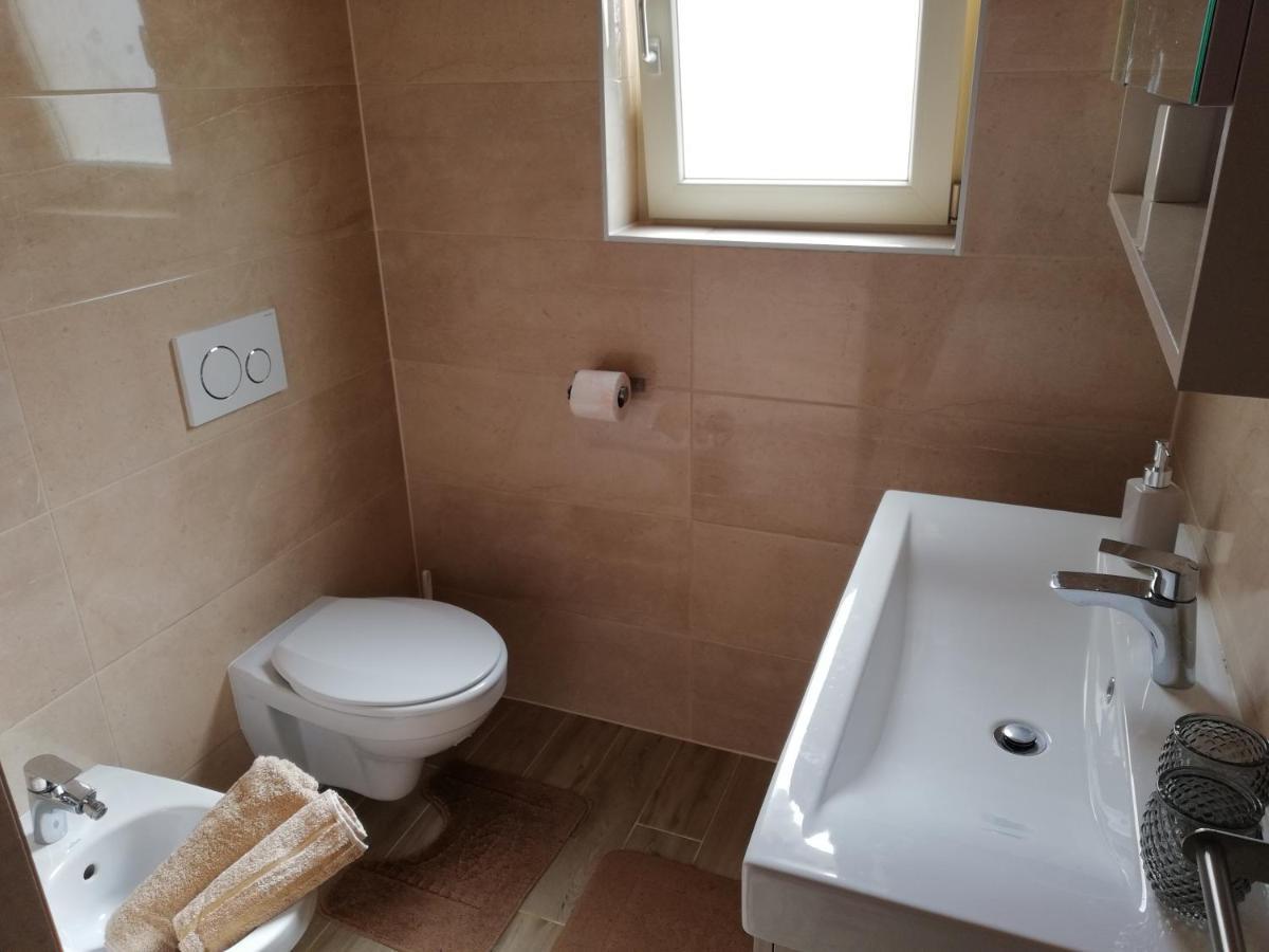 Apartman Nikola Ladrovici Luaran gambar
