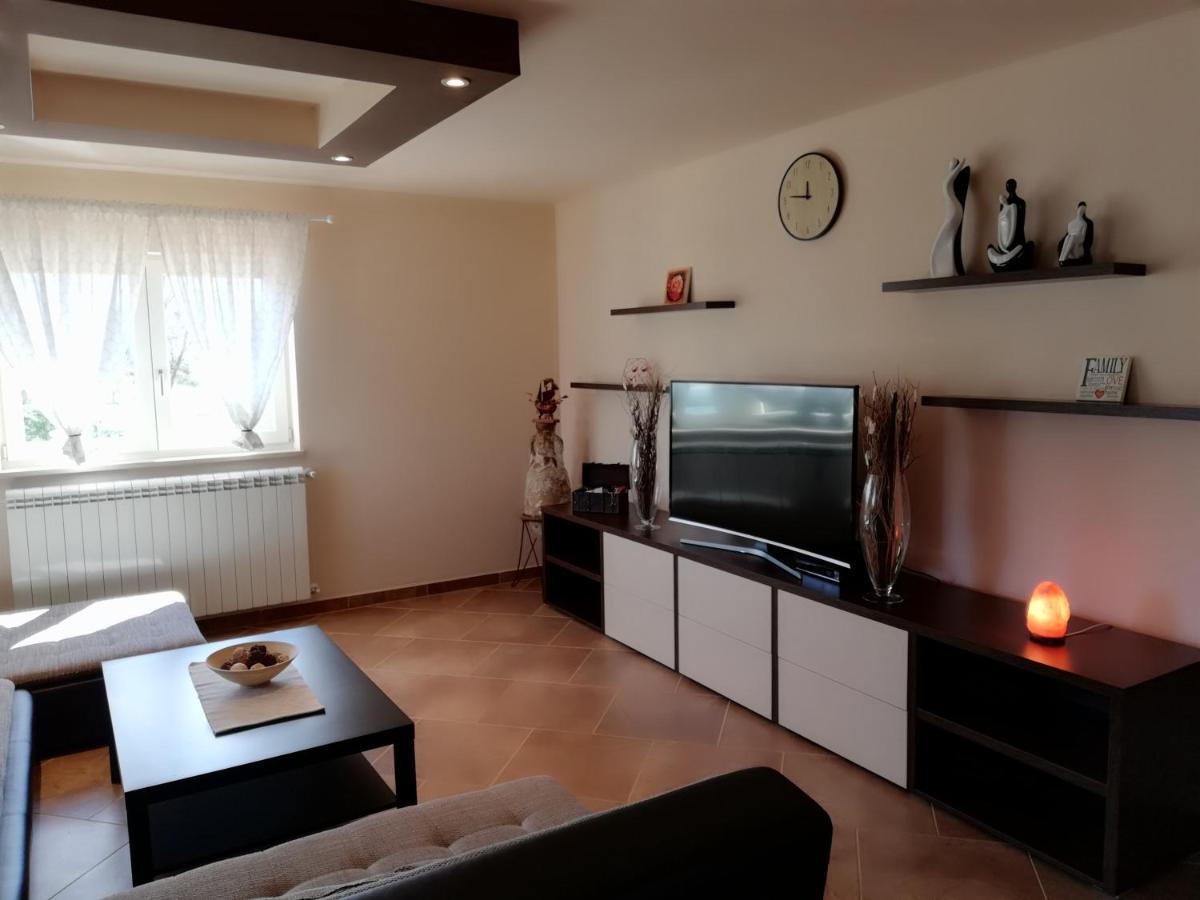 Apartman Nikola Ladrovici Luaran gambar