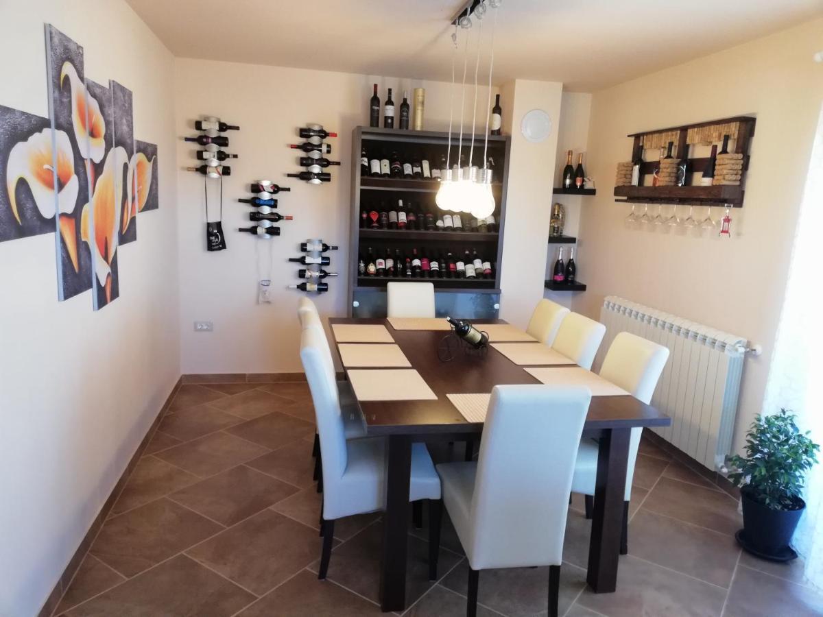 Apartman Nikola Ladrovici Luaran gambar