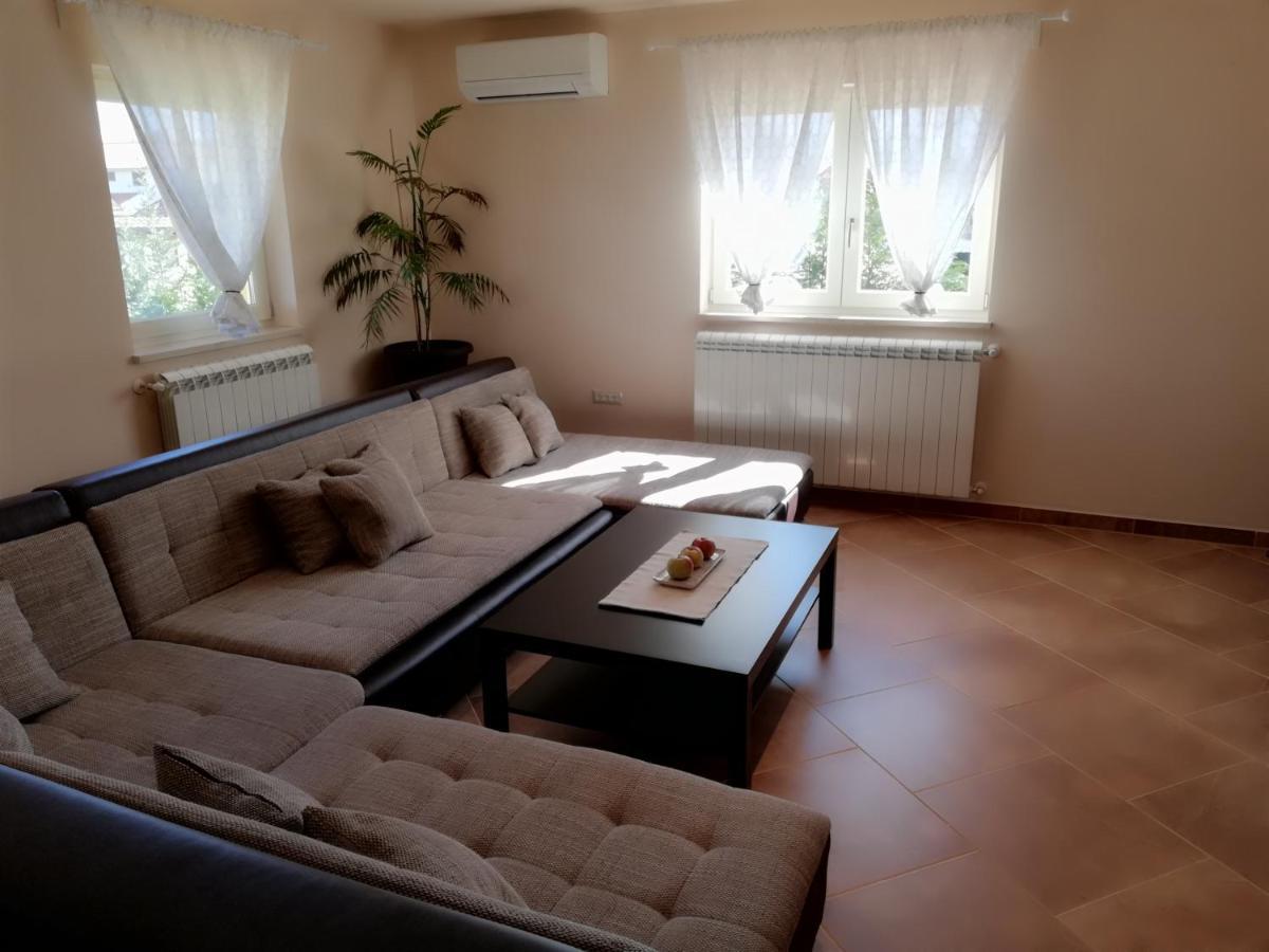 Apartman Nikola Ladrovici Luaran gambar
