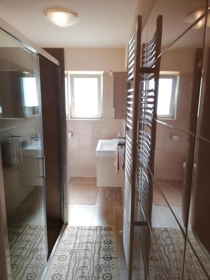 Apartman Nikola Ladrovici Luaran gambar