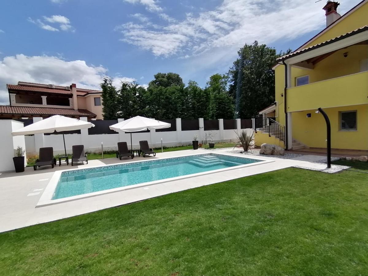Apartman Nikola Ladrovici Luaran gambar