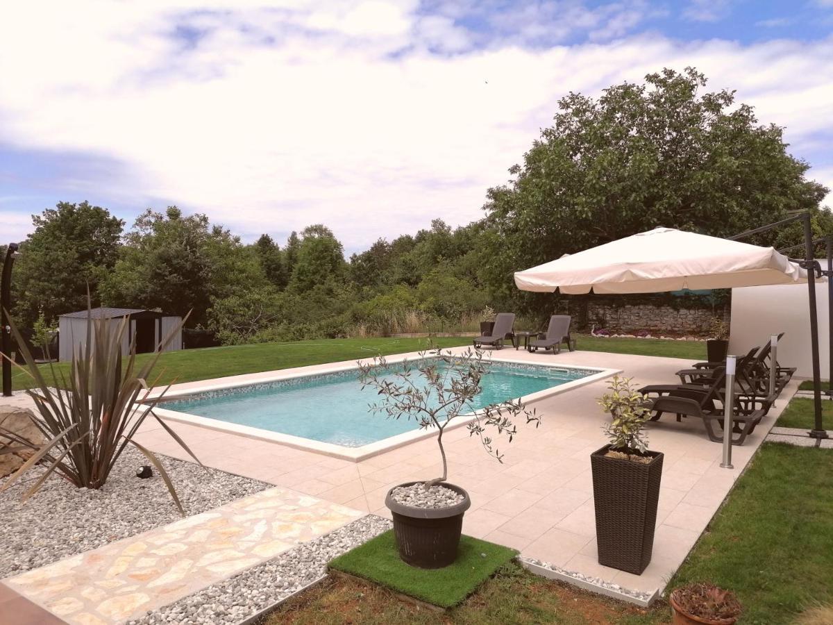 Apartman Nikola Ladrovici Luaran gambar