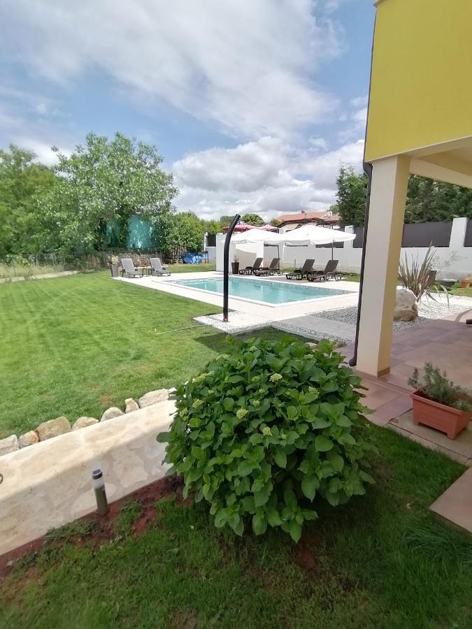 Apartman Nikola Ladrovici Luaran gambar