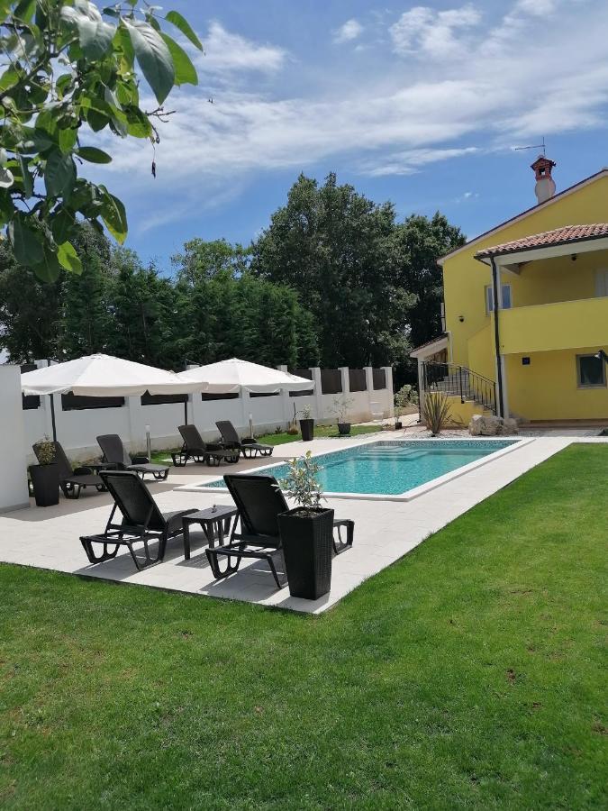 Apartman Nikola Ladrovici Luaran gambar